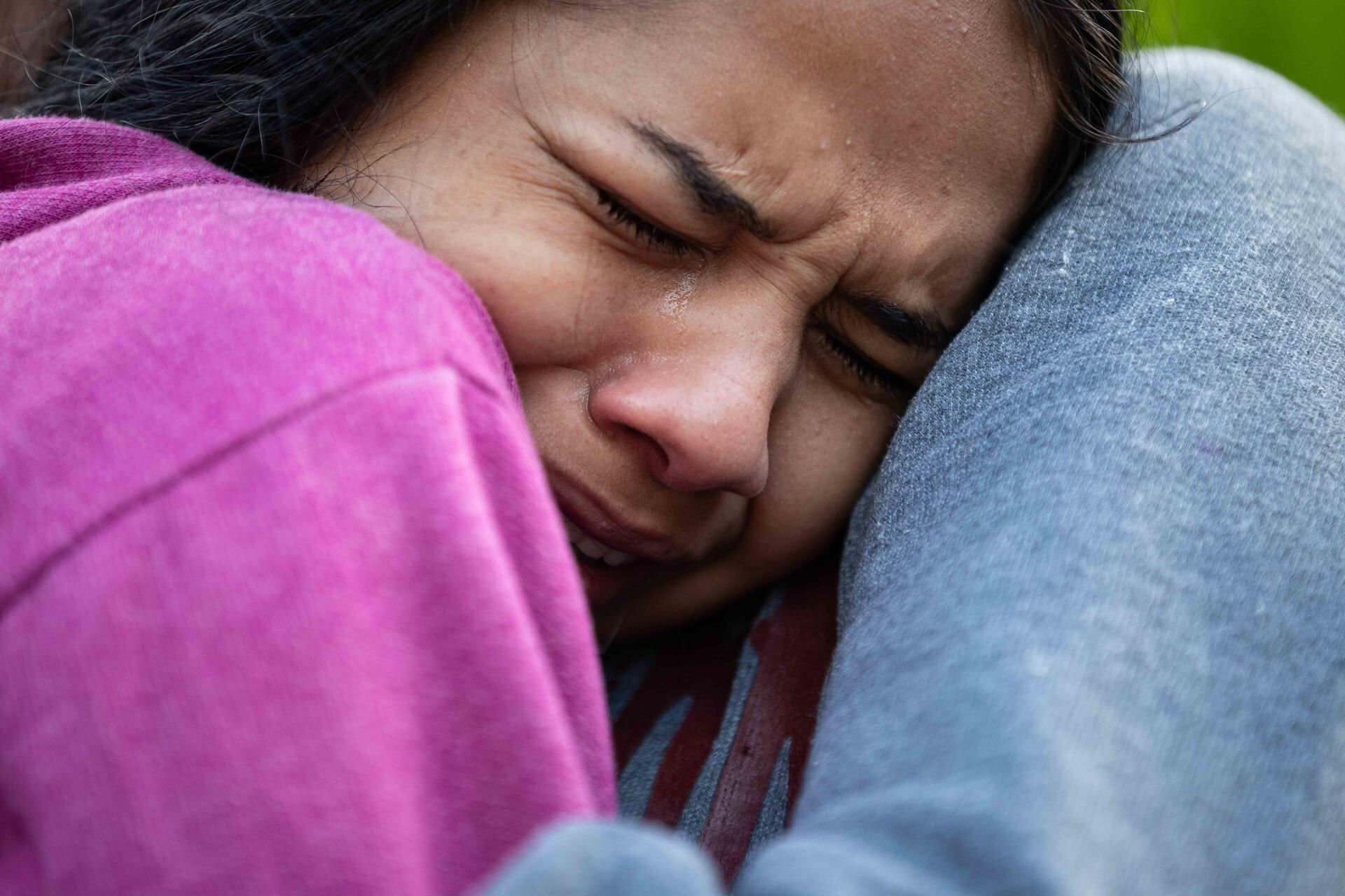 Familiares de presos políticos en Venezuela pasan noches en espera de excarcelaciones