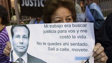 Nisman pedía la detención de la presidenta argentina en borradores previos a denuncia