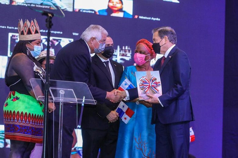 Cortizo al recibir las propuestas del Pacto del Bicentenario: ‘tenemos que hacer viables los acuerdos’