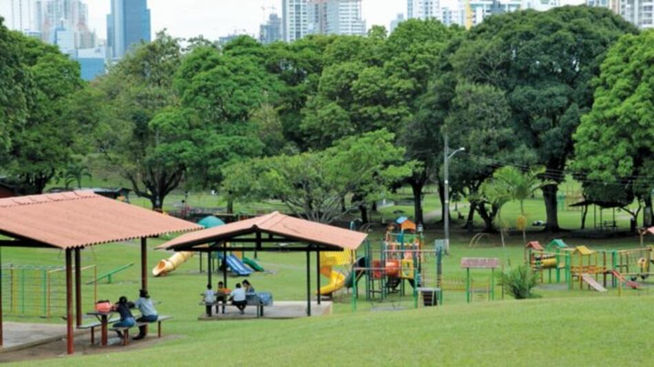 Comisión evaluadora escoge empresa para obras en el parque Omar