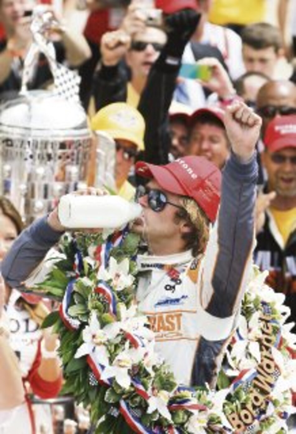Wheldon se impone en carrera Indy 500