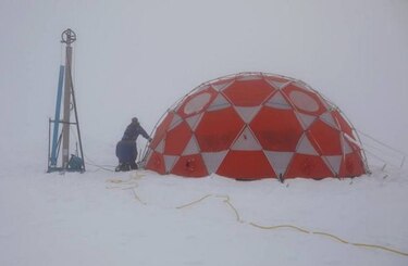 Extraen muestras del nevado Illimani para conservarlas en la Antártida