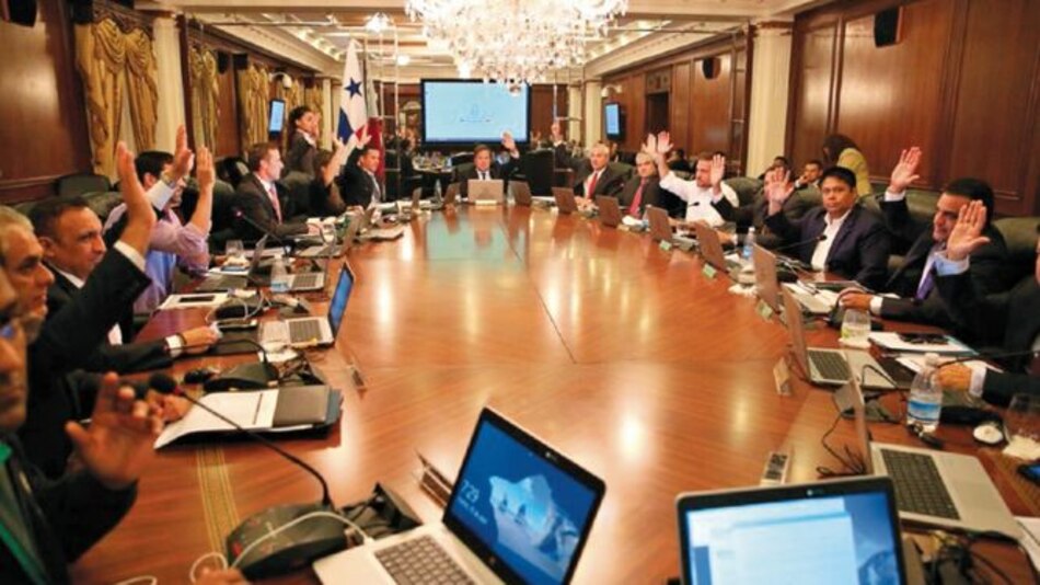 Consejo de Gabinete aprueba suspender a aerolíneas venezolanas