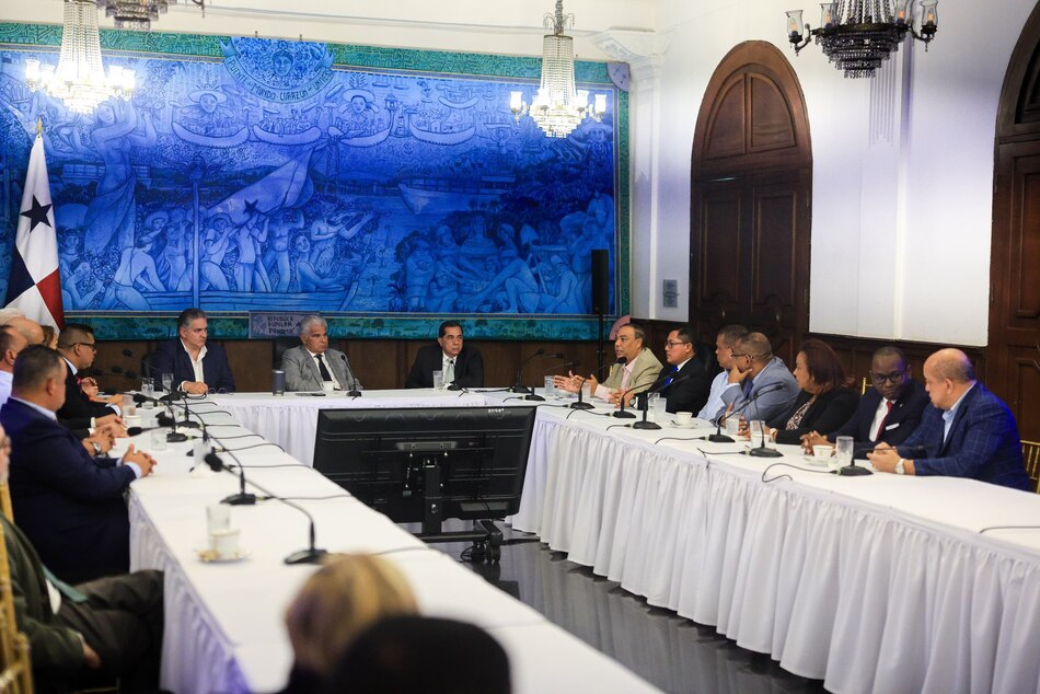 Reformas a la CSS: Mulino dialoga con la bancada del PRD tras reunión con presidentes de partidos políticos