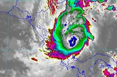 ‘Otto’ ingresaría a tierra siendo un huracán de categoría dos