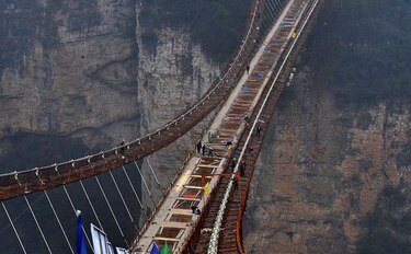 El puente de cristal más alto y largo del mundo