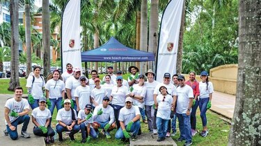 Alemautos Panamá ayuda con la limpieza del malecón de Costa del Este