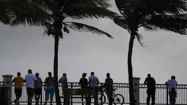 Estados Unidos evacua la costa a la espera de Dorian