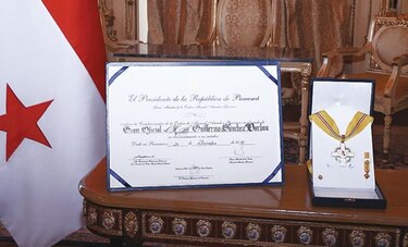 Honores para Sánchez Borbón