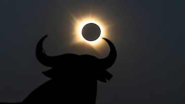 Las impresionantes imágenes del eclipse solar total que se pudo ver en Europa
