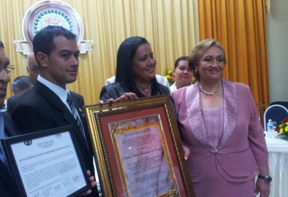 Proclaman oficialmente a Etelvina de Bonagas como rectora de la Unachi