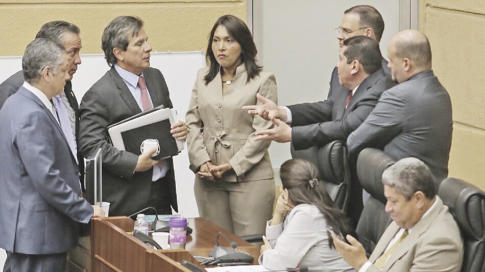 Denuncian chantaje en pugna legislativa