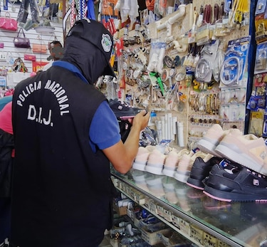 Decomisan más de $600 mil en mercancía falsificada en Santa Ana