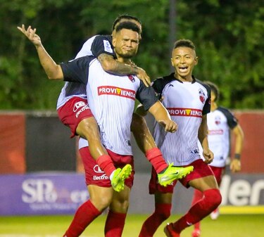 Con dos goles de Blackburn, el San Francisco avanza a las semifinales