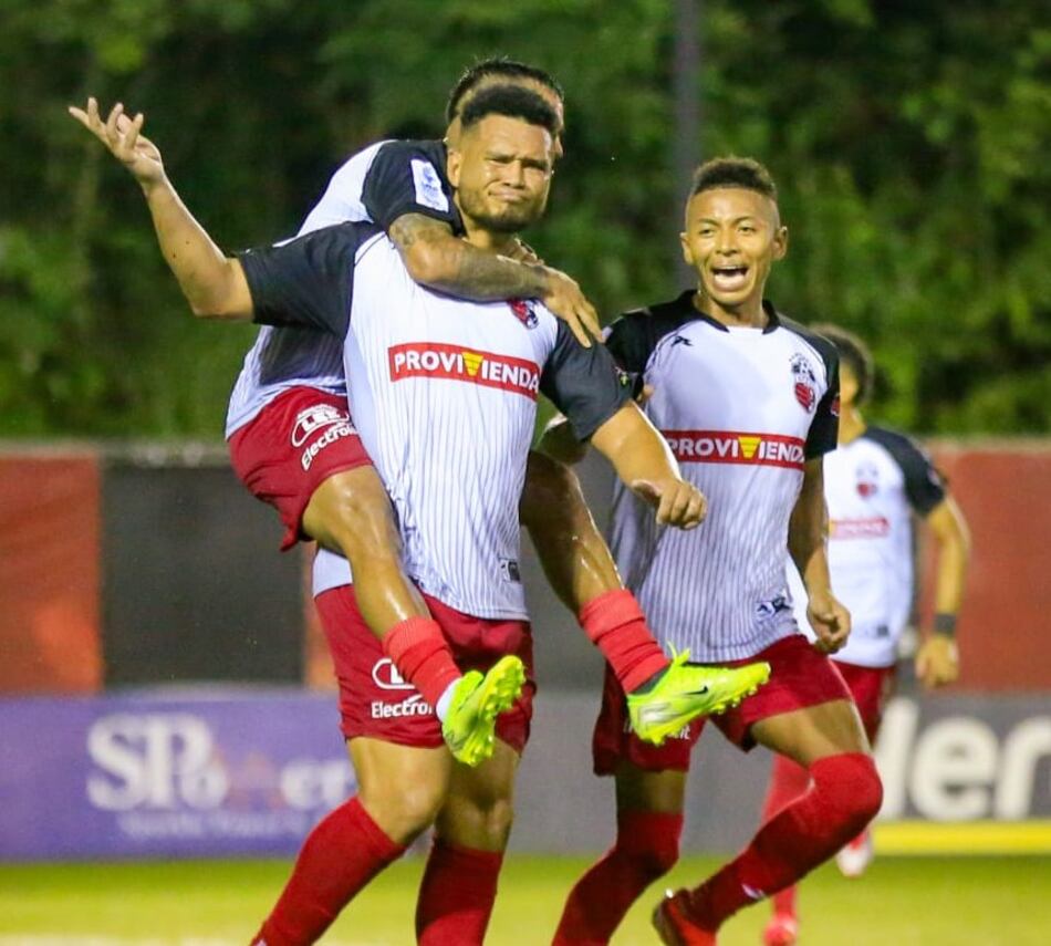 Con dos goles de Blackburn, el San Francisco avanza a las semifinales