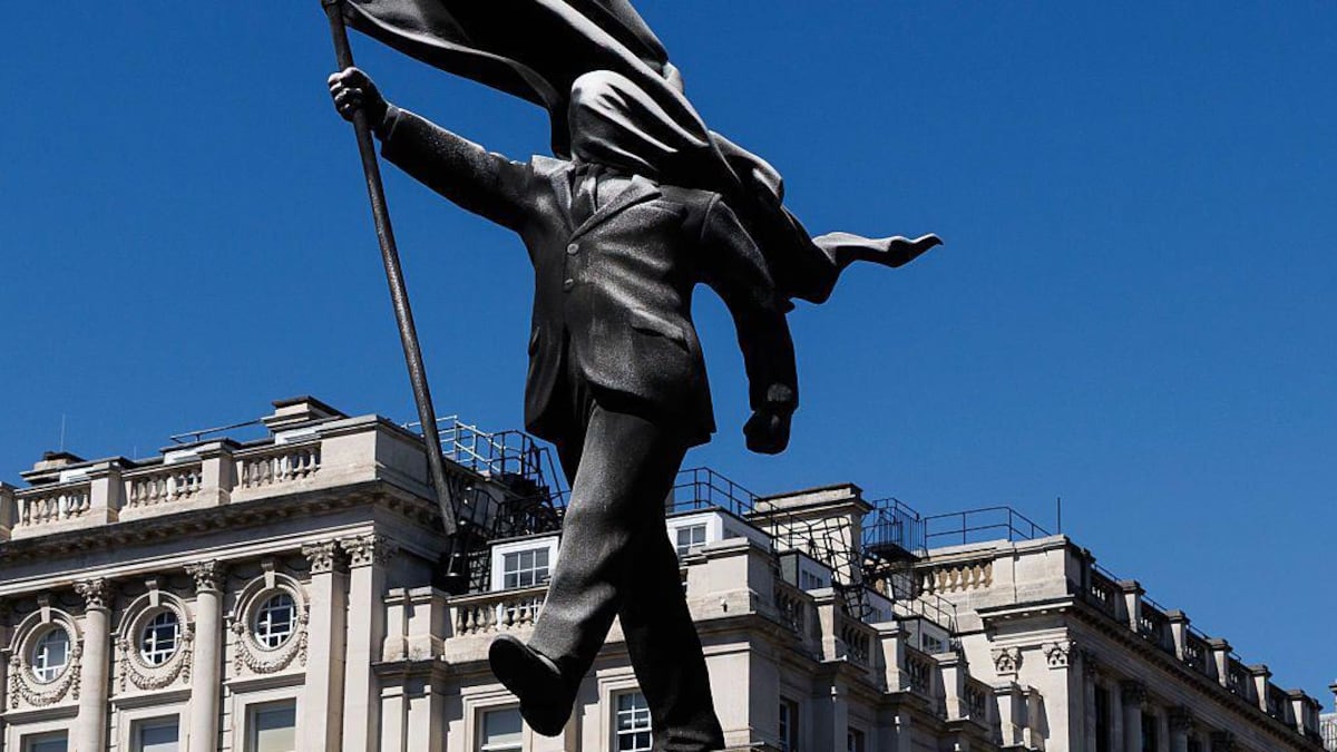La misteriosa estatua de Banksy que apareció por sorpresa en el centro de Londres