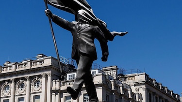 La misteriosa estatua de Banksy que apareció por sorpresa en el centro de Londres