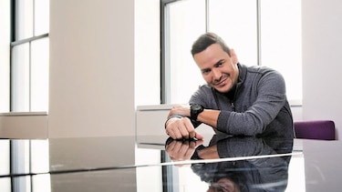 Víctor Manuelle celebra la salsa de hoy y de ayer con ‘25/7’