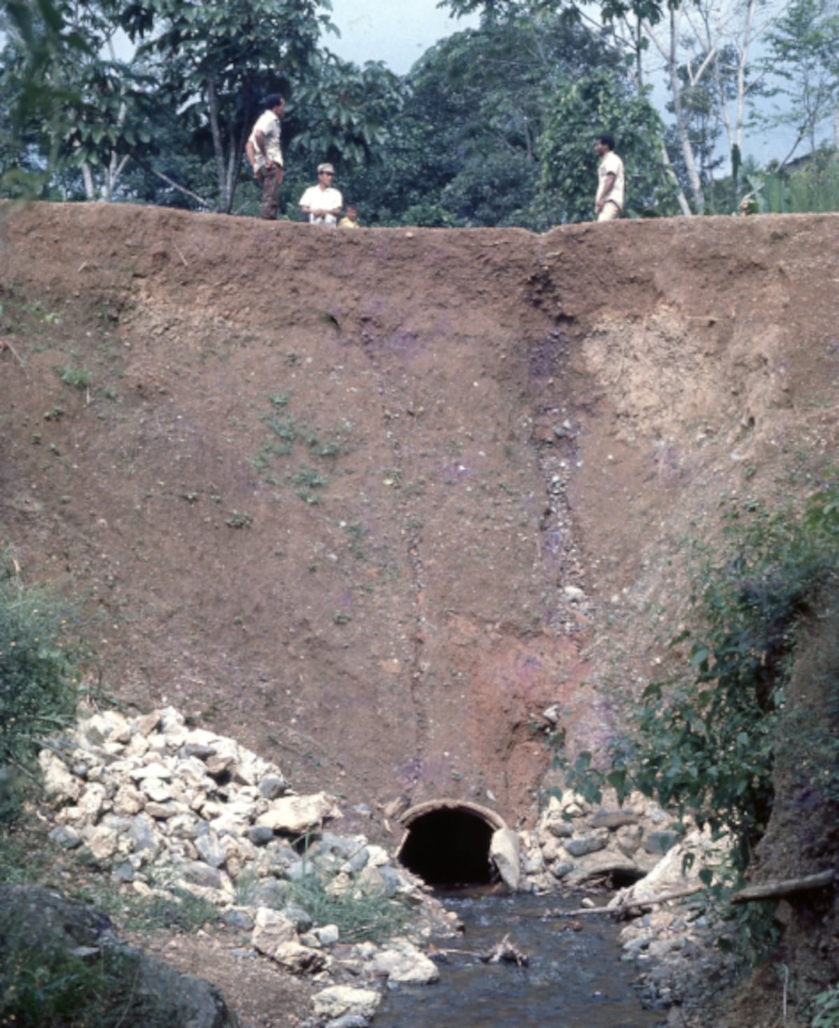 Una mina a tajo abierto en las selvas del río Boquerón, 1980