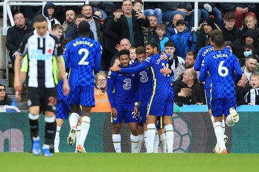 El Chelsea refuerza su liderato con los tropiezos de Liverpool y City
