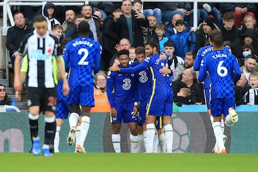 El Chelsea refuerza su liderato con los tropiezos de Liverpool y City