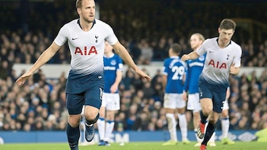 Tottenham goleó al Everton y se acerca al segundo City