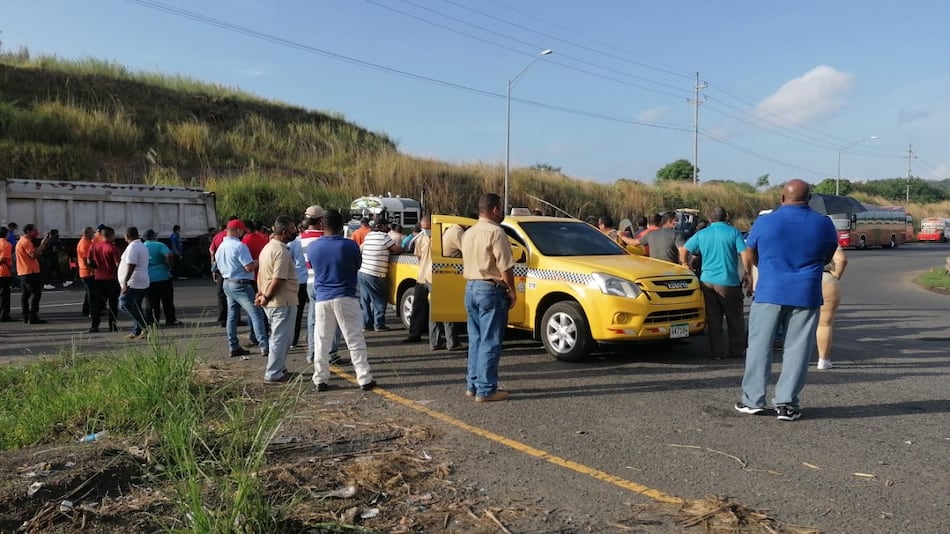 Pasajeros se quejan por el paro del transporte en Panamá Oeste