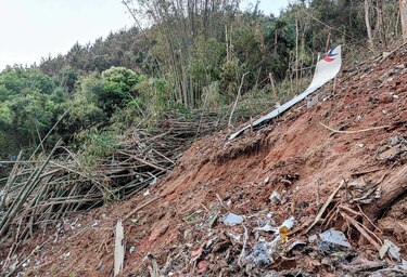 Autoridades chinas dicen que no hallaron supervivientes de accidente de avión