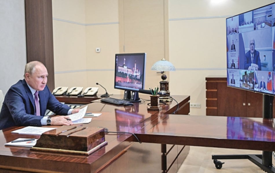 Vladimir Putin celebra el disparo de una ‘salva’ de misiles hipersónicos