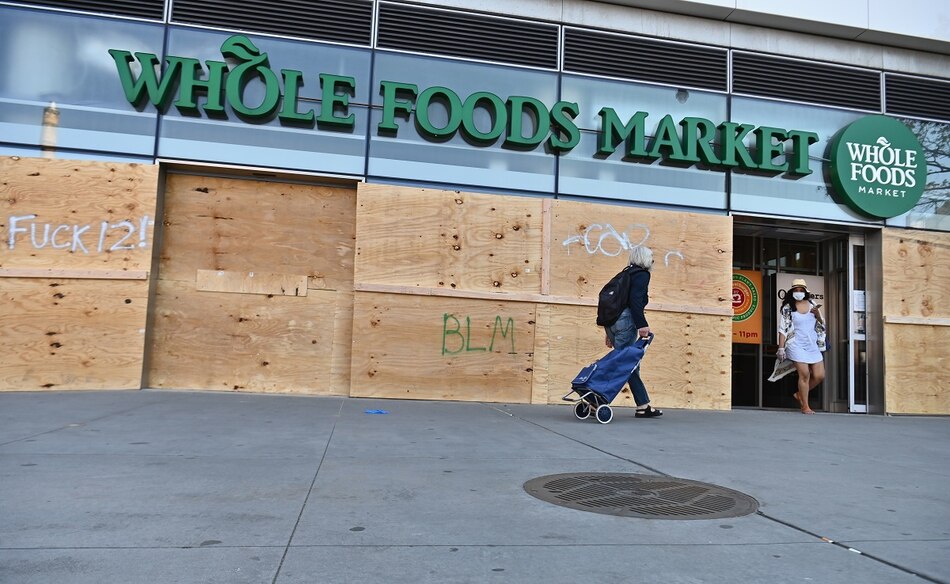 Consumidores estadounidenses recuperan optimismo, según Fed de Nueva York