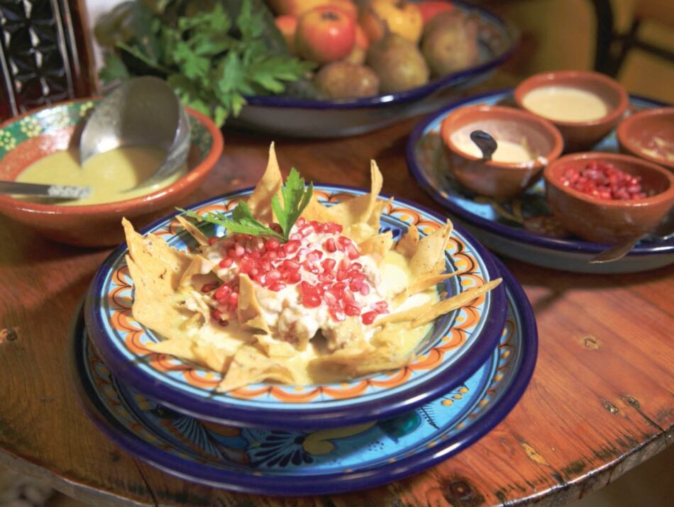 El chile en nogada se reinventa tras 200 años de deleite en México