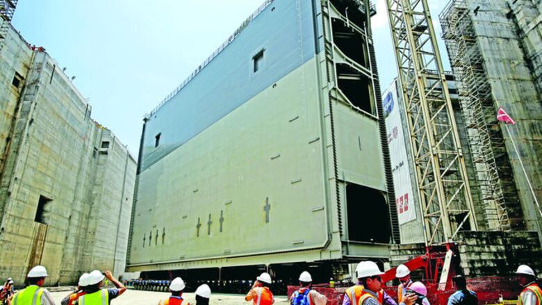 Las 16 compuertas en sus nichos