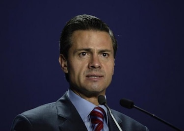 Setenta maestros mexicanos ganan más que presidente Peña Nieto, según estudio