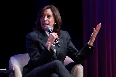 La vicepresidenta de Estados Unidos recibió unos 70 mil dólares en regalías en 2022 por dos libros