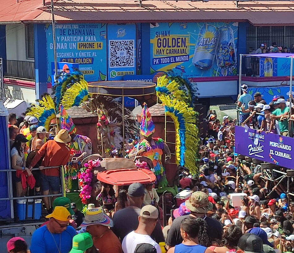 Colegio Papa Francisco de Chitré recibe 10 mil dólares del carnaval