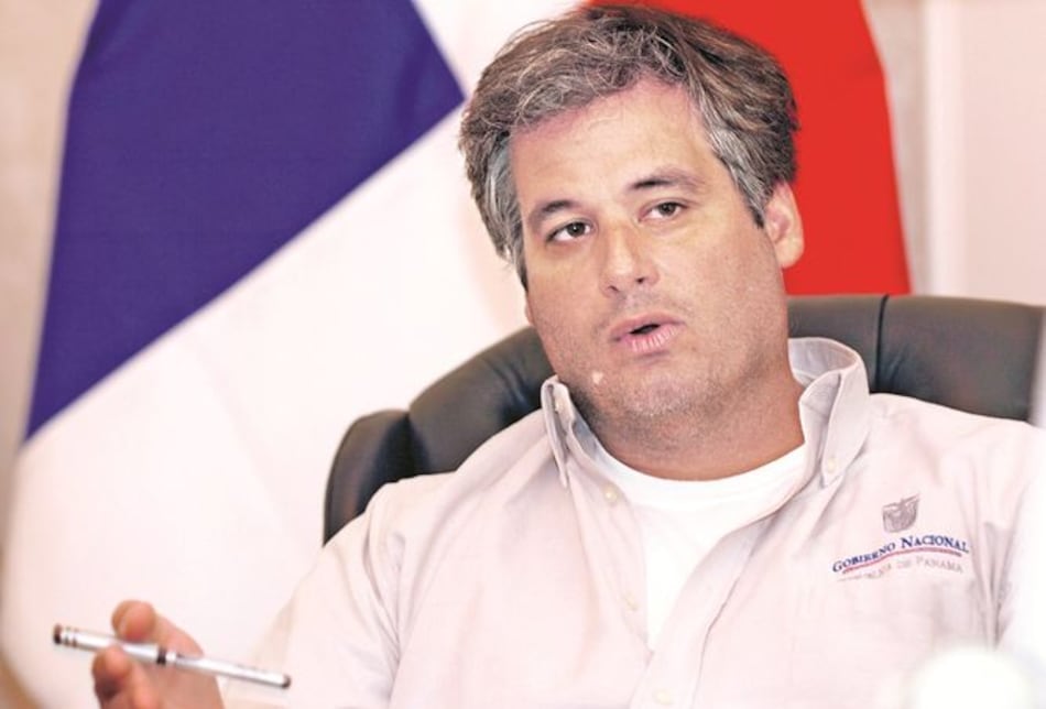 Pagos indebidos apuntan a exministro Jimmy Papadimitriu