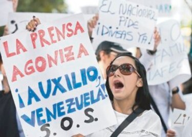 Venezuela: Escasez de papel amenaza a 30 mil trabajadores de la prensa