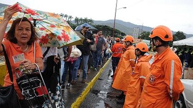 Miles de venezolanos cruzan frontera con Colombia en busca de comida