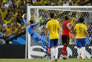 Brasil y México empatan 0-0 y el portero Ochoa fue la figura