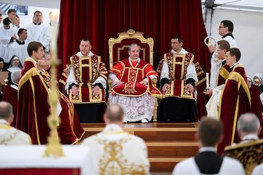 El Vaticano excomulga a los obispos rebeldes del grupo de los lefebvrianos