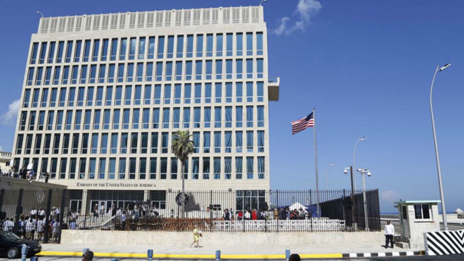 Estados Unidos pide no viajar a Cuba y retira a sus diplomáticos de la isla