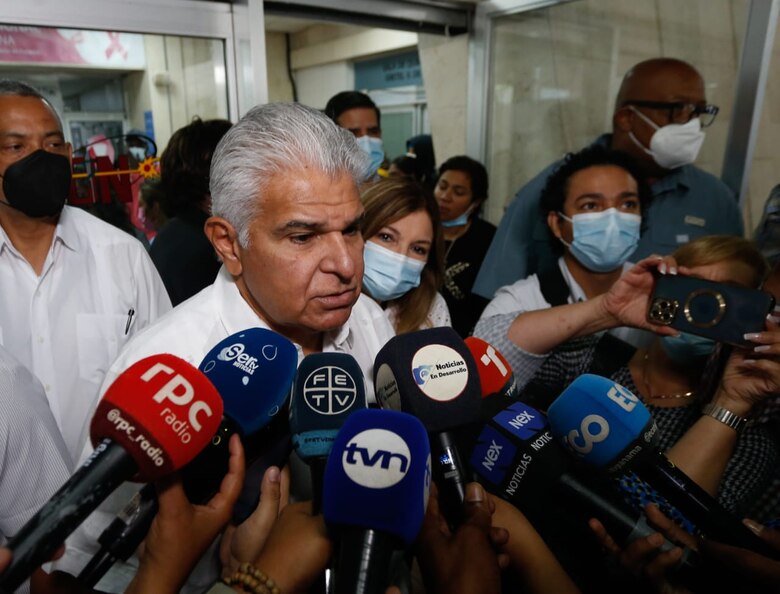 Mulino afirma que no detendrá la licitación del Oncológico; los pacientes demandan más espacio