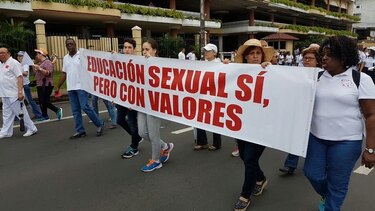 Efectúan marcha para ‘defender’ a la familia panameña