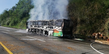 Se incendia bus en la autopista Panamá-Colón