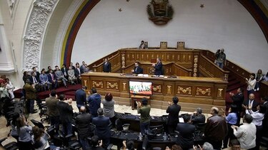 Asamblea Nacional de Venezuela desafía a la constituyente