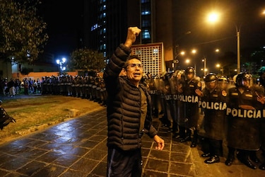 Polos enfrentados en Perú