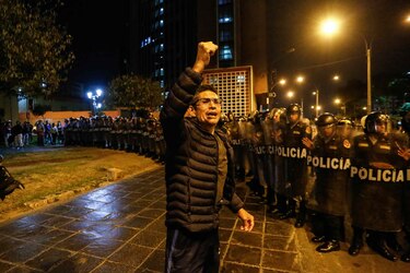 Polos enfrentados en Perú