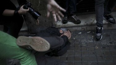 La Policía de España irrumpe en los centros de voto del referéndum en Cataluña