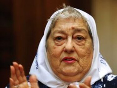 Juez ordena detención de líder de Madres de Plaza de Mayo Hebe de Bonafini