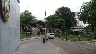 Auditores de Contraloría ingresan a la Asamblea Nacional para entregar informe